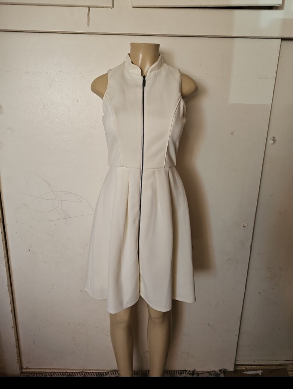 Vince Camuto Cream Sleeveless Zip-Front Fit & Flare Dress
